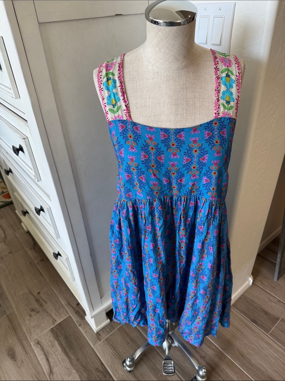 Natural Life L Tricia Medallion Diamond Vines mini dress
